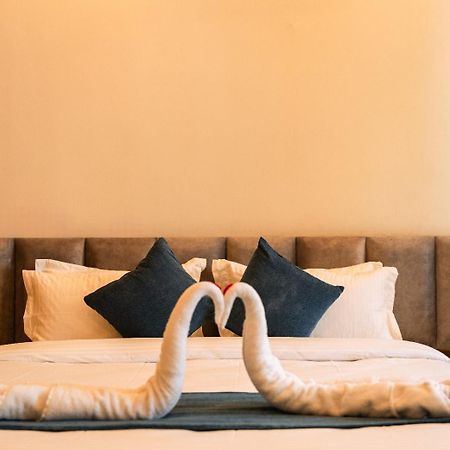 Hotel Kamrupa Guwahati Esterno foto