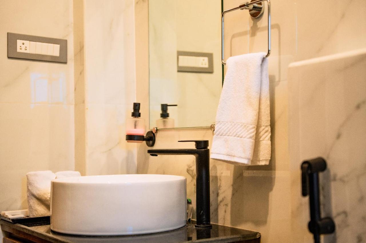 Hotel Kamrupa Guwahati Esterno foto